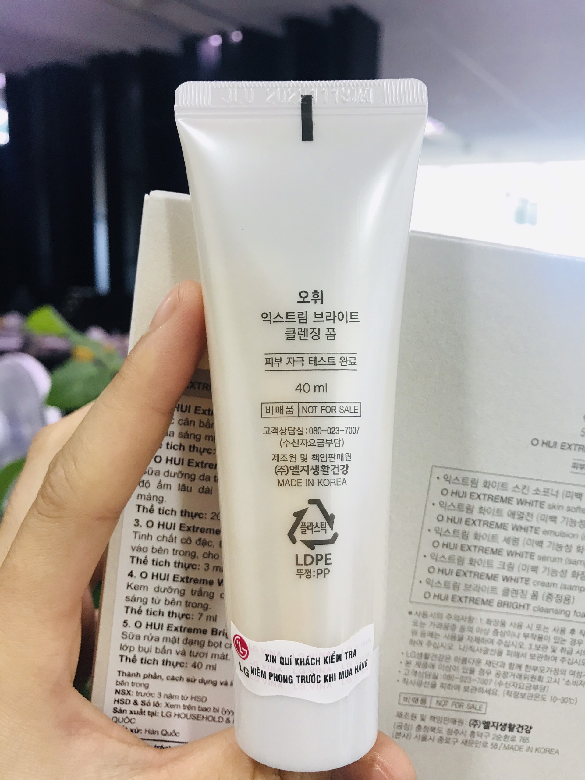 Sữa rửa mặt trắng da OHUI Extreme Bright Cleansing Foam 40ml