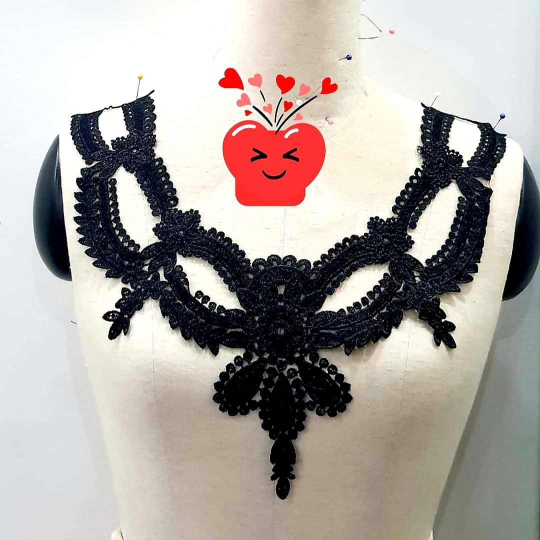 Cổ hoa thêu may lên áo trang trí