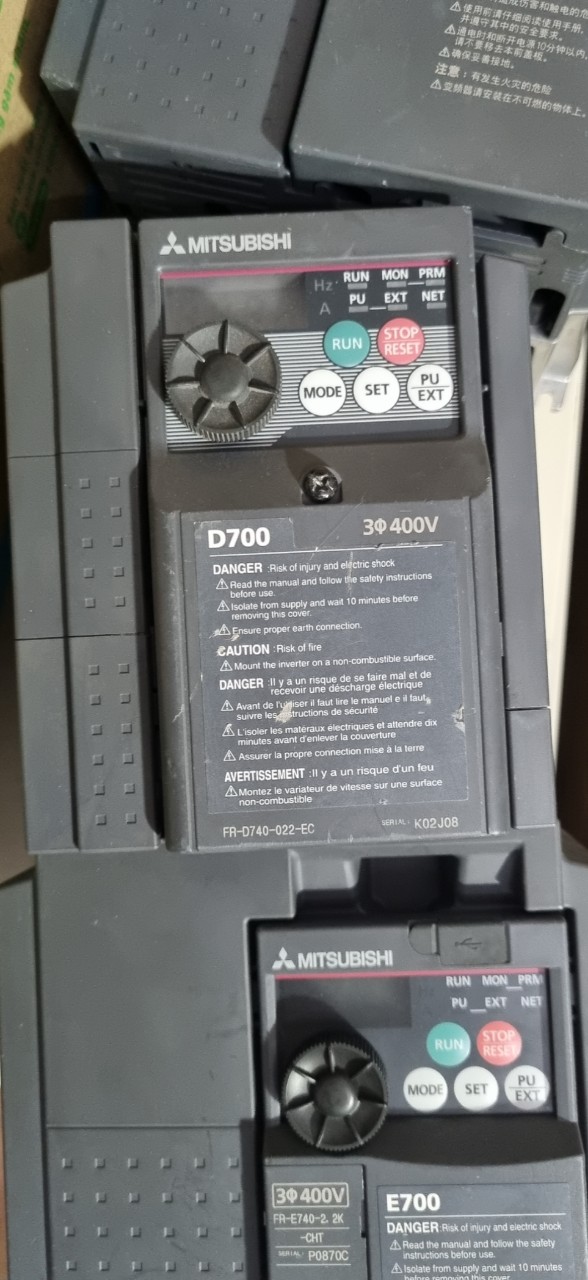 Biến Tần Nhật 750w 220v Tháo Máy Vào 1 Pha 220v Ra 3 Pha 220v Dùng Cho Motor 3 Pha