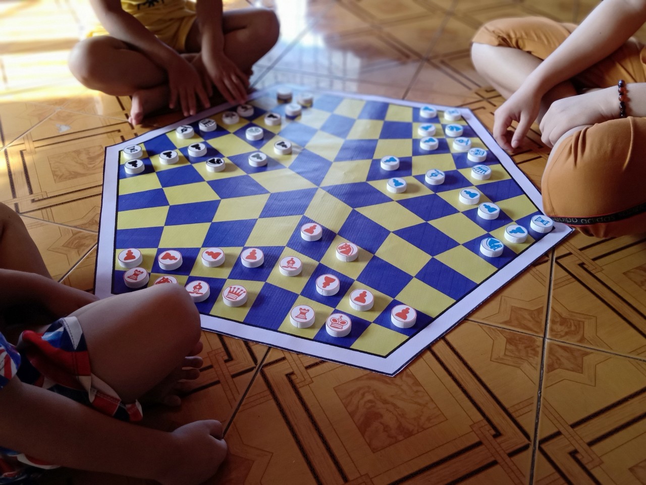 Cờ Vua Tam Quốc là một trò chơi đồng thời là một kiệt tác của nghệ thuật tư duy. Từ 2024, cờ Vua Tam Quốc trở thành môn thể thao mang tính cạnh tranh, thu hút sự quan tâm của rất nhiều người. Hãy xem hình ảnh liên quan đến từ khóa này để cảm nhận sự thông minh và sự cạnh tranh của trò chơi này.