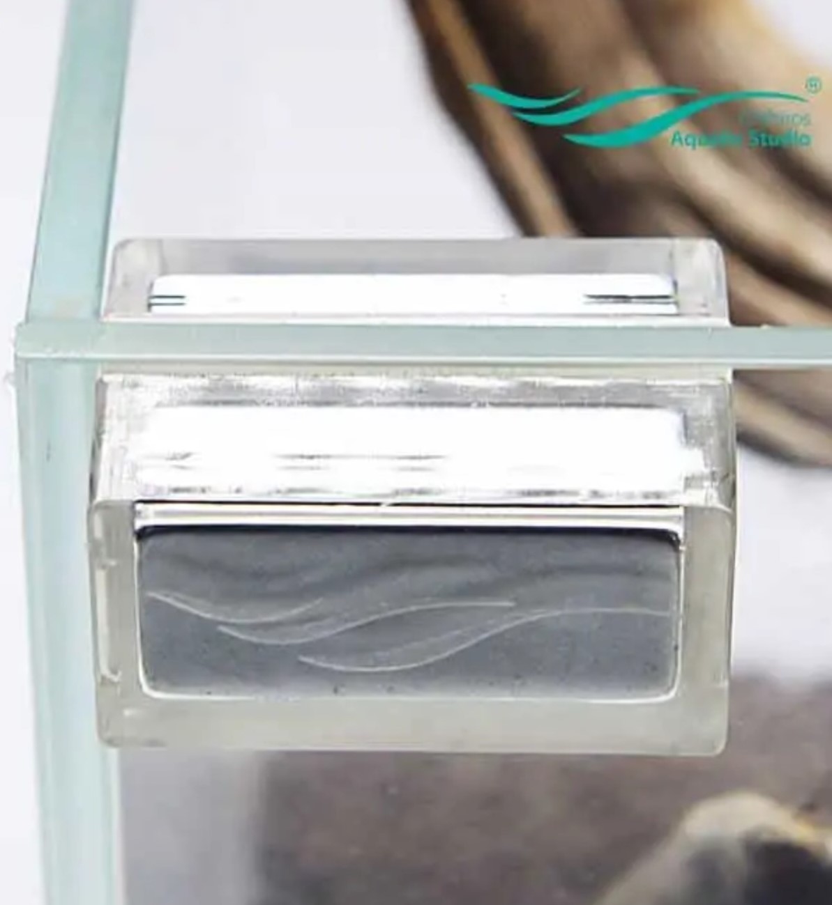 Chùi kính hồ Chihiros Nano