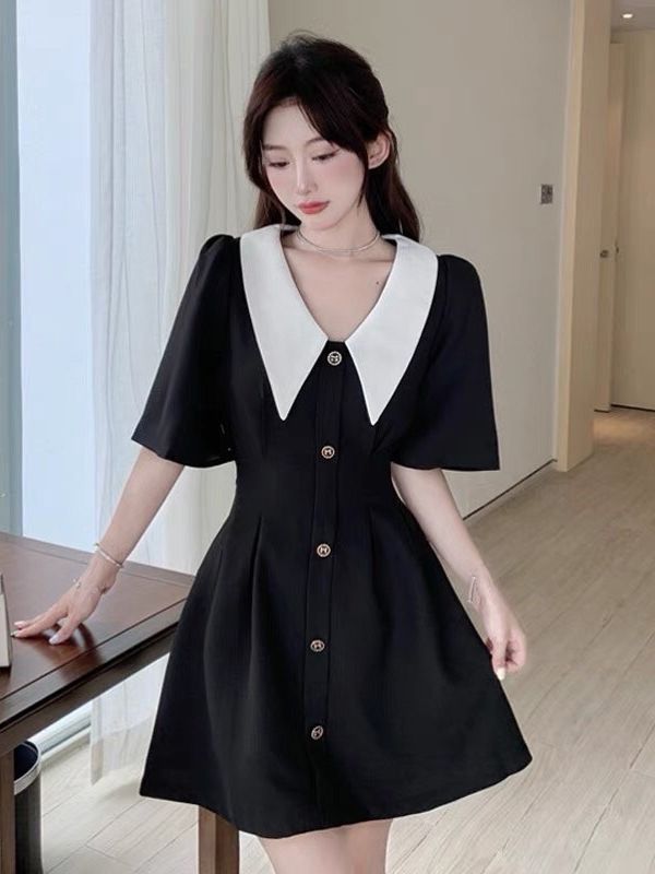 ĐẦM XÒE CÓ CỔ ĐÍNH NÚT NHẸ NHÀNG