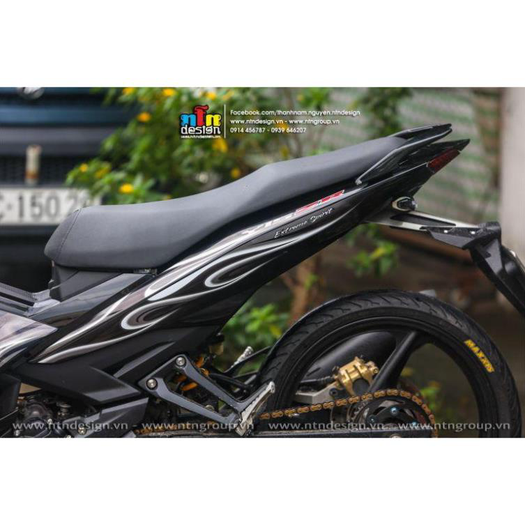 Tem rời mẫu lửa xám trắng 2023 cho exciter 150 đen bóng