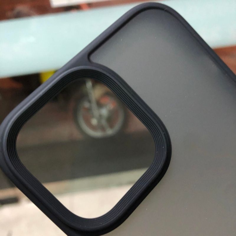 Ốp Lưng iPhone 13 Pro Viền Màu Lưng Đen Nhám Mờ Hiệu Likgus