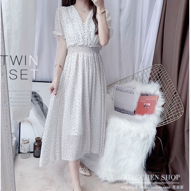 Đầm bi trắng nút bọc