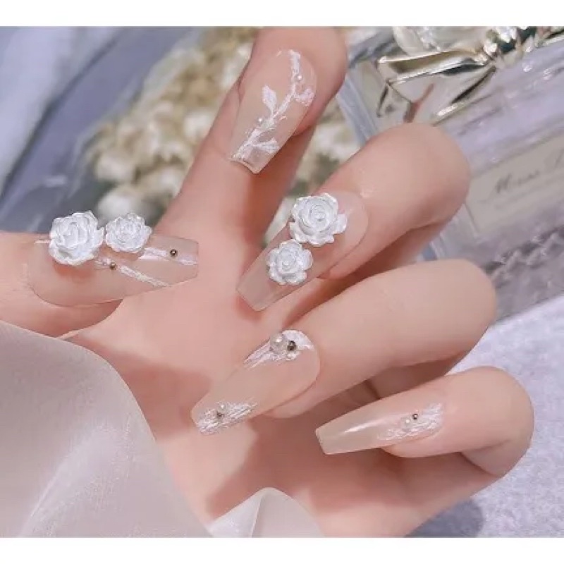 Cham hoa hồng đen trắng đính móng siêu đẹp HOT