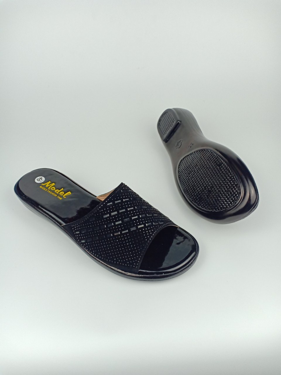 DÉP CHO MẸ ĐẾ XUỒNG QUAI ĐÁ ĐEN CÓ SIZE LỚN 40-43