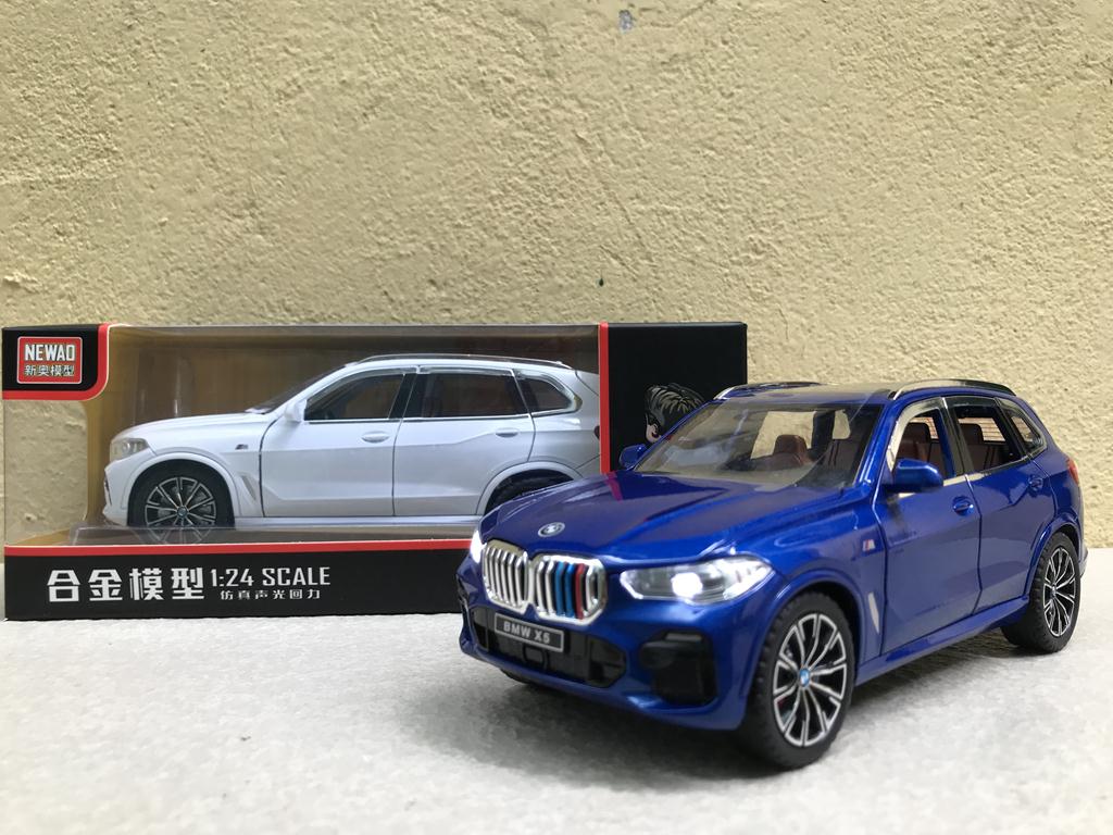 Mô hình xe BMW X5 xDrive40i 1:24