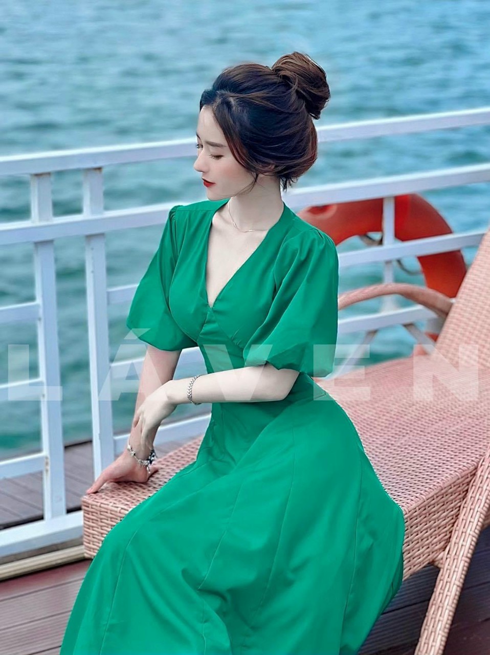 Đầm nữ - chất liệu lụa có mút - thiết kế nơ  sau lưng cực xinh