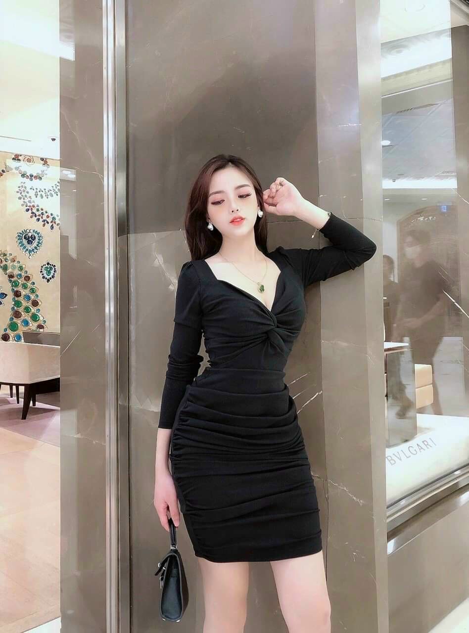 Đầm body cổ tim tay dài xinh xắn