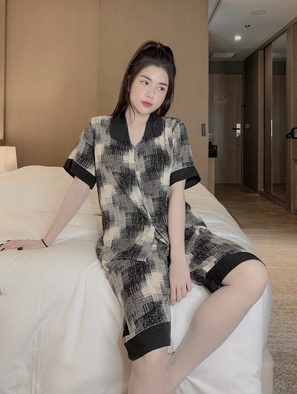 Bộ Đồ Nữ Áo Cộc Quần Lửng Lụa Mango Siêu Xinh