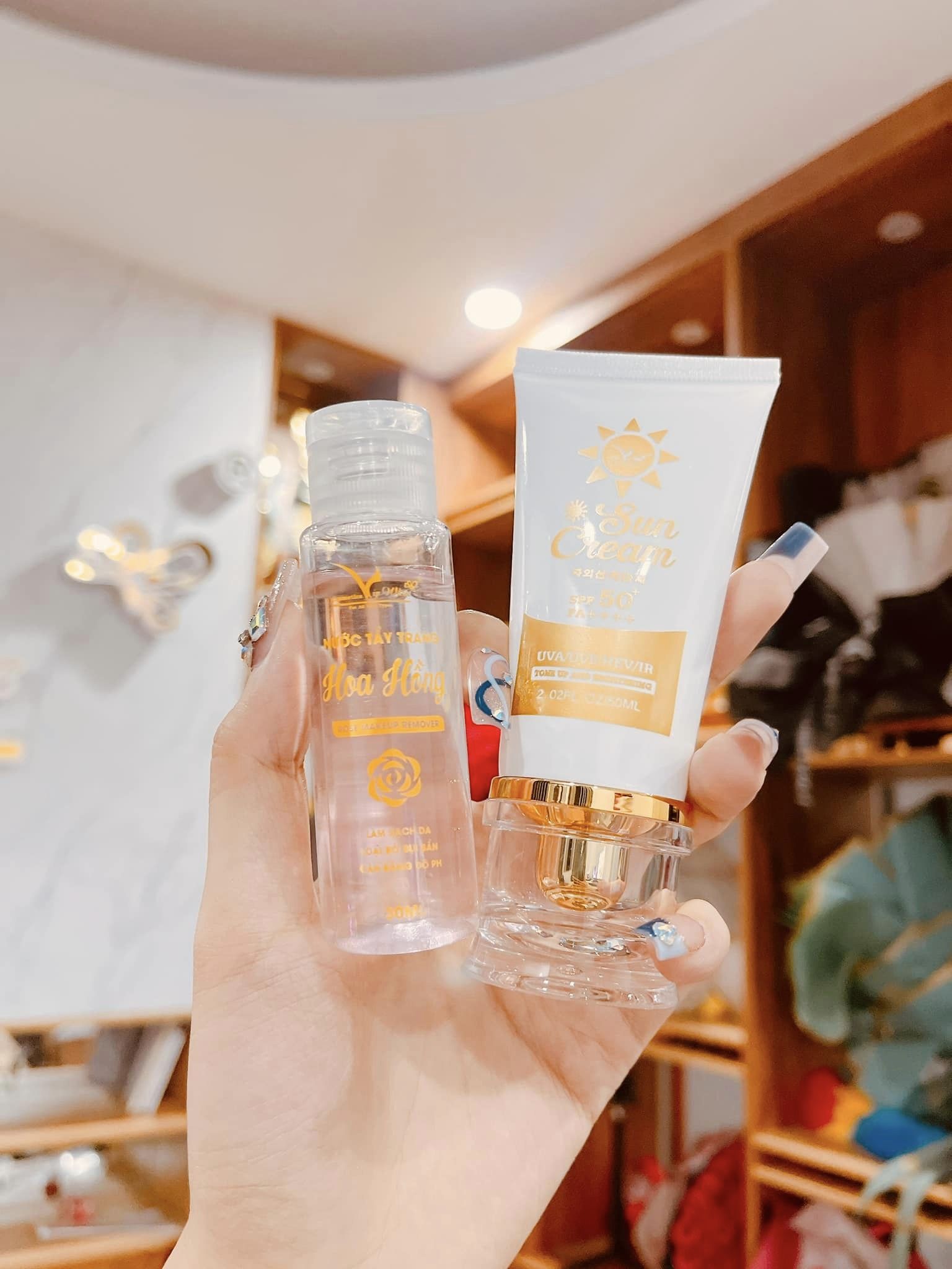 Kem Chống Nắng VIP White (Tặng 1 bịt sữa rửa mặt)