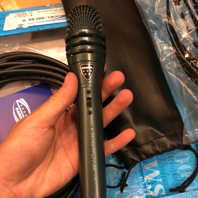 Micro có dây karaoke Shupu SM-8000.