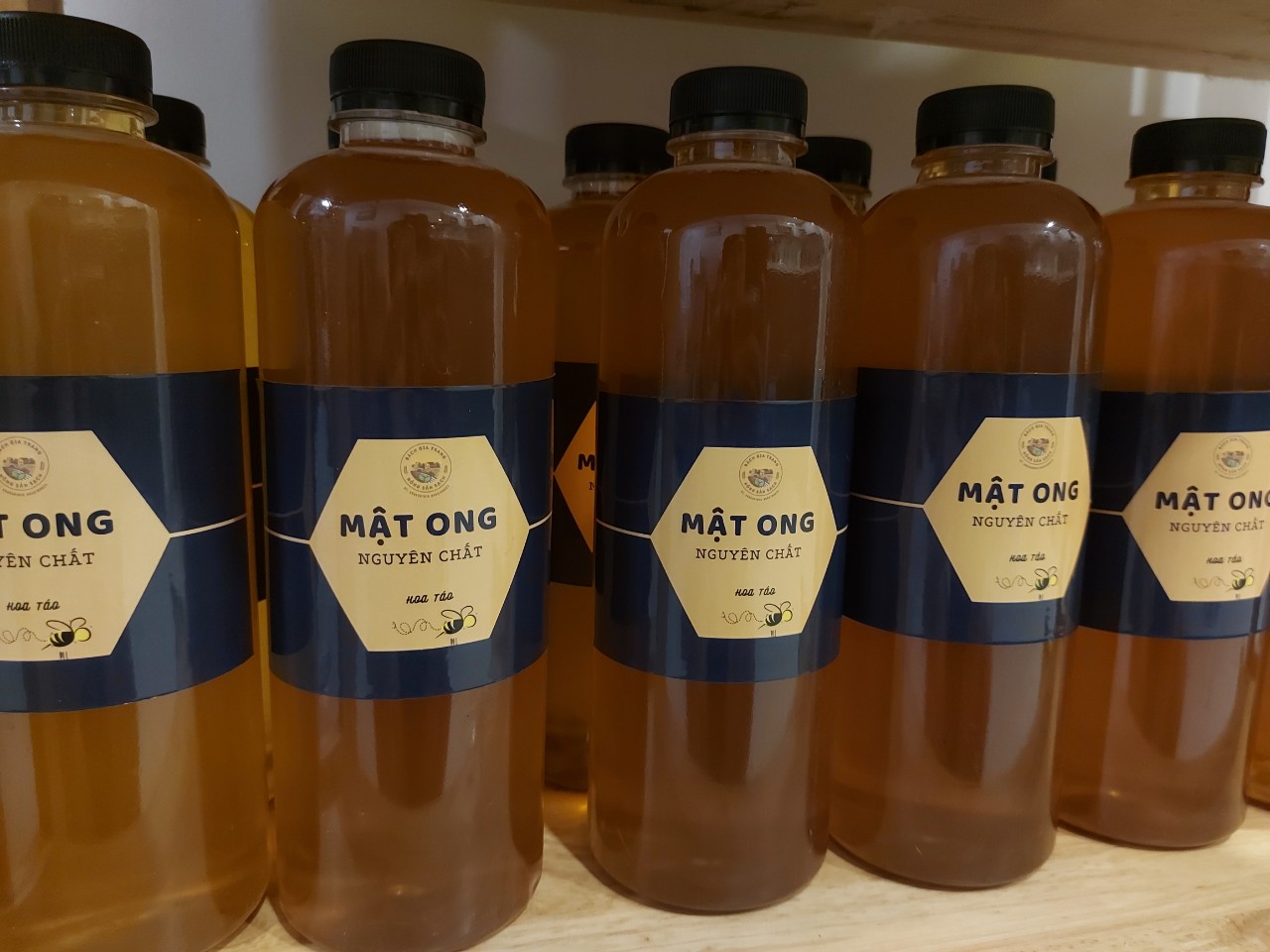 MẬT ONG NGUYÊN CHẤT 100% (Từ hoa táo) - Chai 1 lít