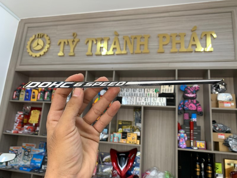 Tem sườn Winner Đen chử DOHC 6 Speed Trái (Miếng)