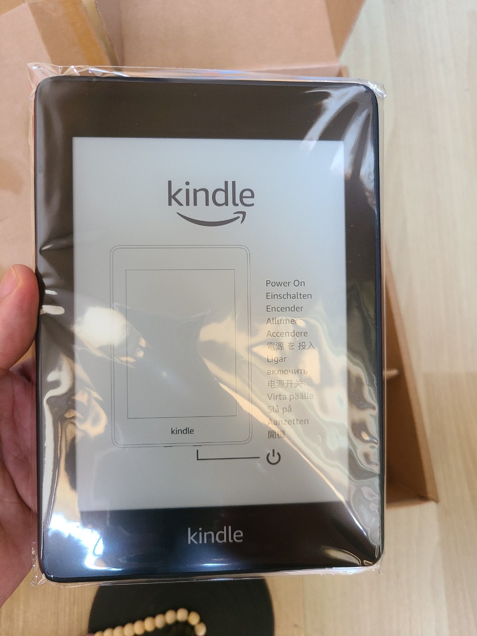 MÁY ĐỌC SÁCH KINDLE PAPERWHITE 4 ,TẶNG BAO DA VÀ KHO SÁCH