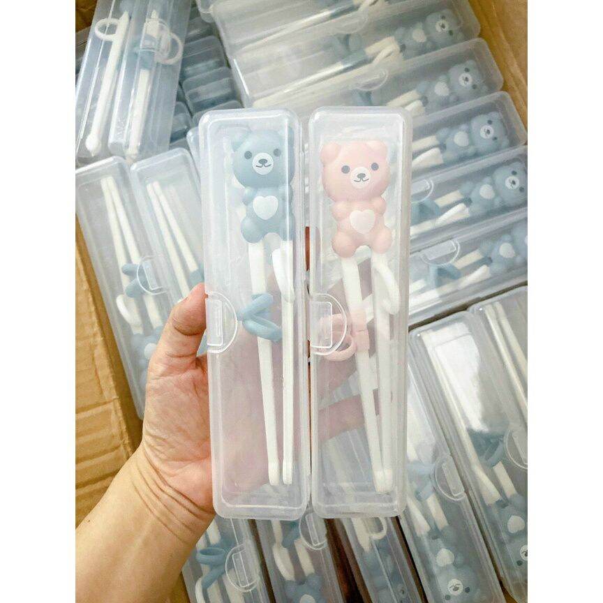 Đũa tập gắp xỏ ngón hình gấu kèm hộp đựng cho bé - đồ dùng ăn dặm SPLT U510