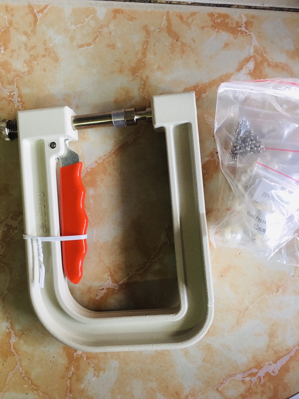 Kiềm bấm ngọc trắng