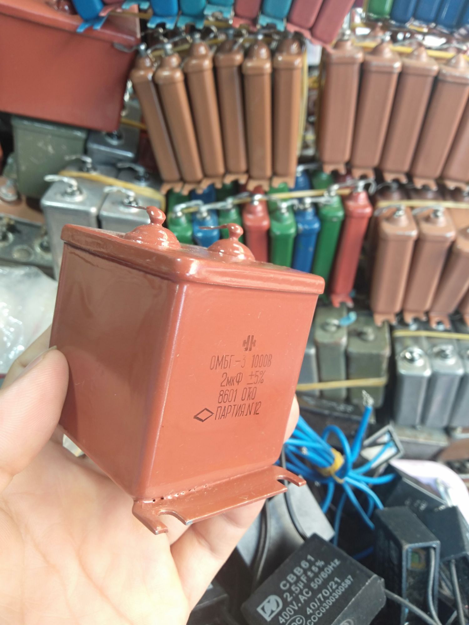 Tụ nga 2uf1000v