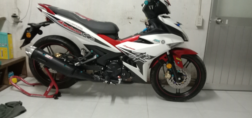 Tem xe exciter 150 hayabusa dán xe trắng