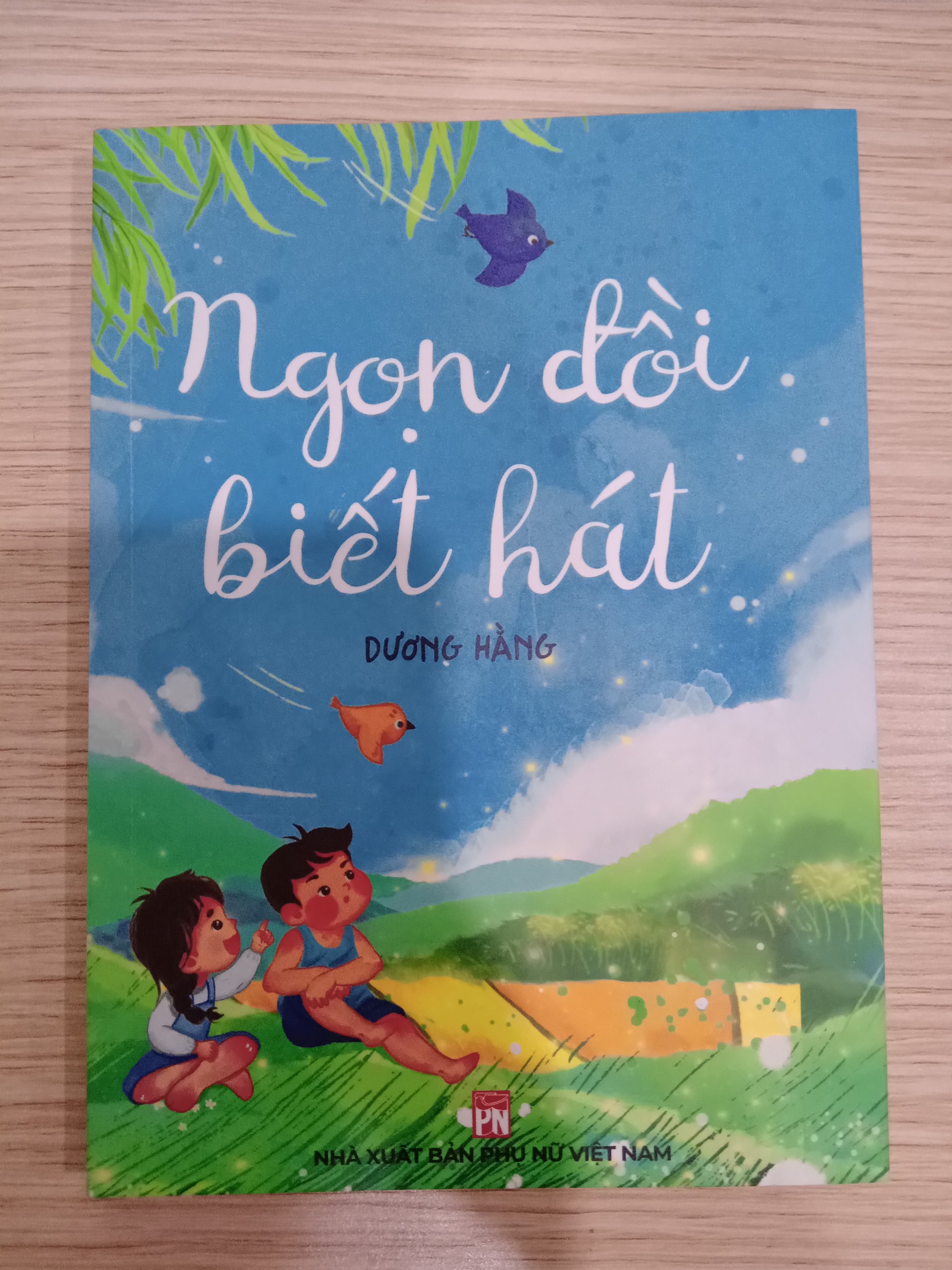 Sách - Ngọn đồi biết hát