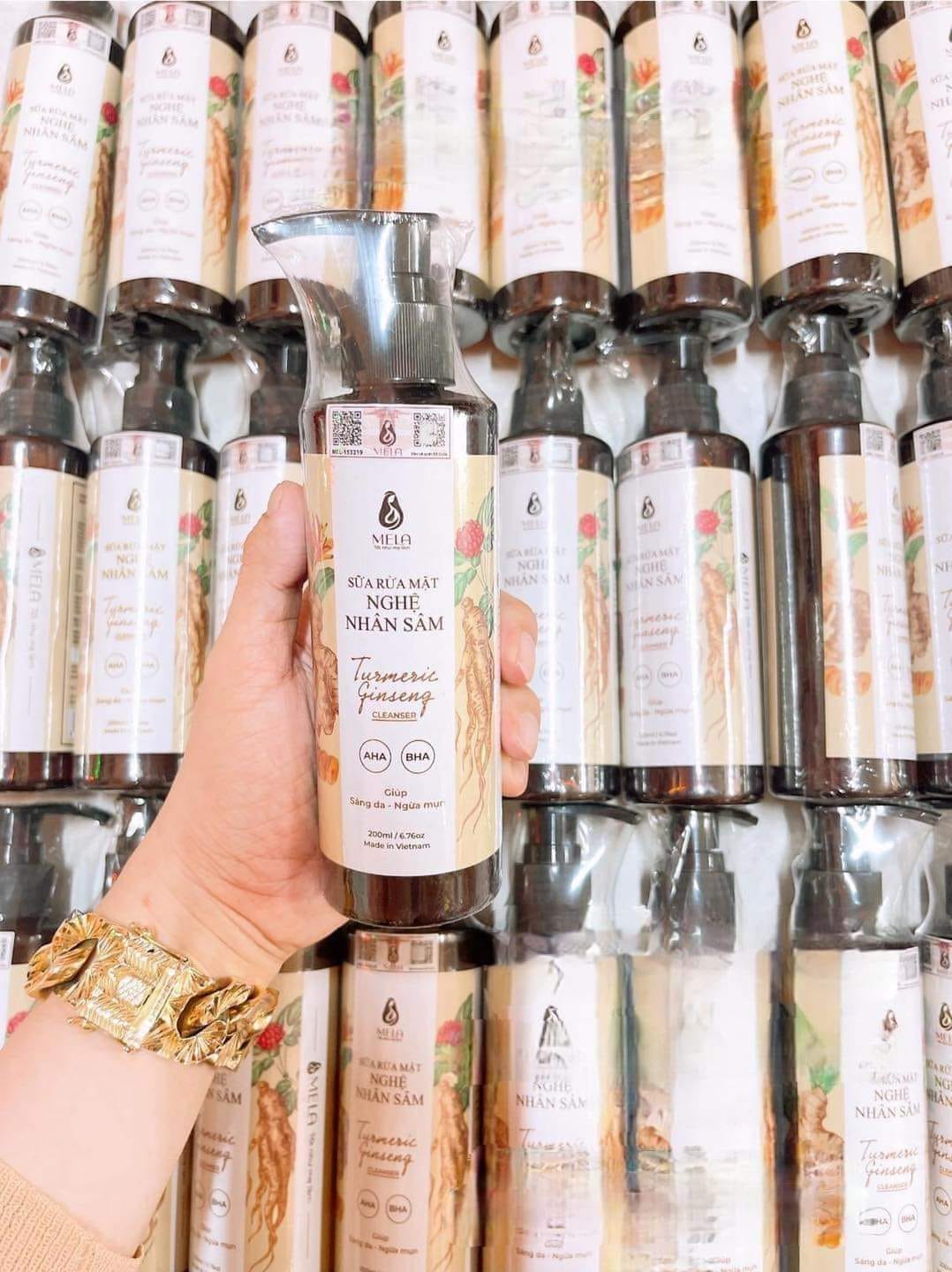 Sữa rửa mặt nghệ nhân sâm Mela 200ml siêu hot