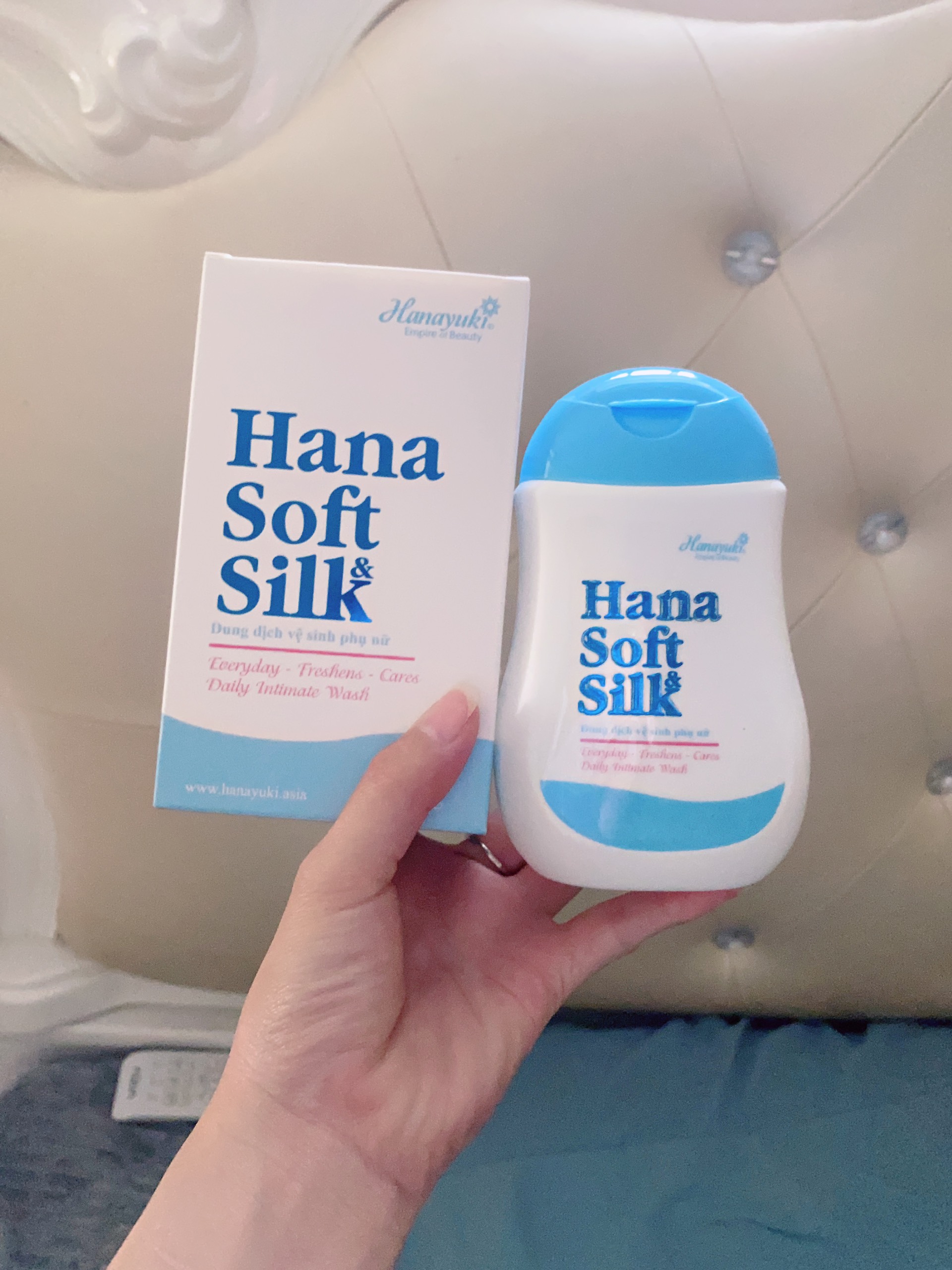 Dung Dịch Vệ Sinh Phụ Nữ Hana Soft Silk Hanayuki 150ml