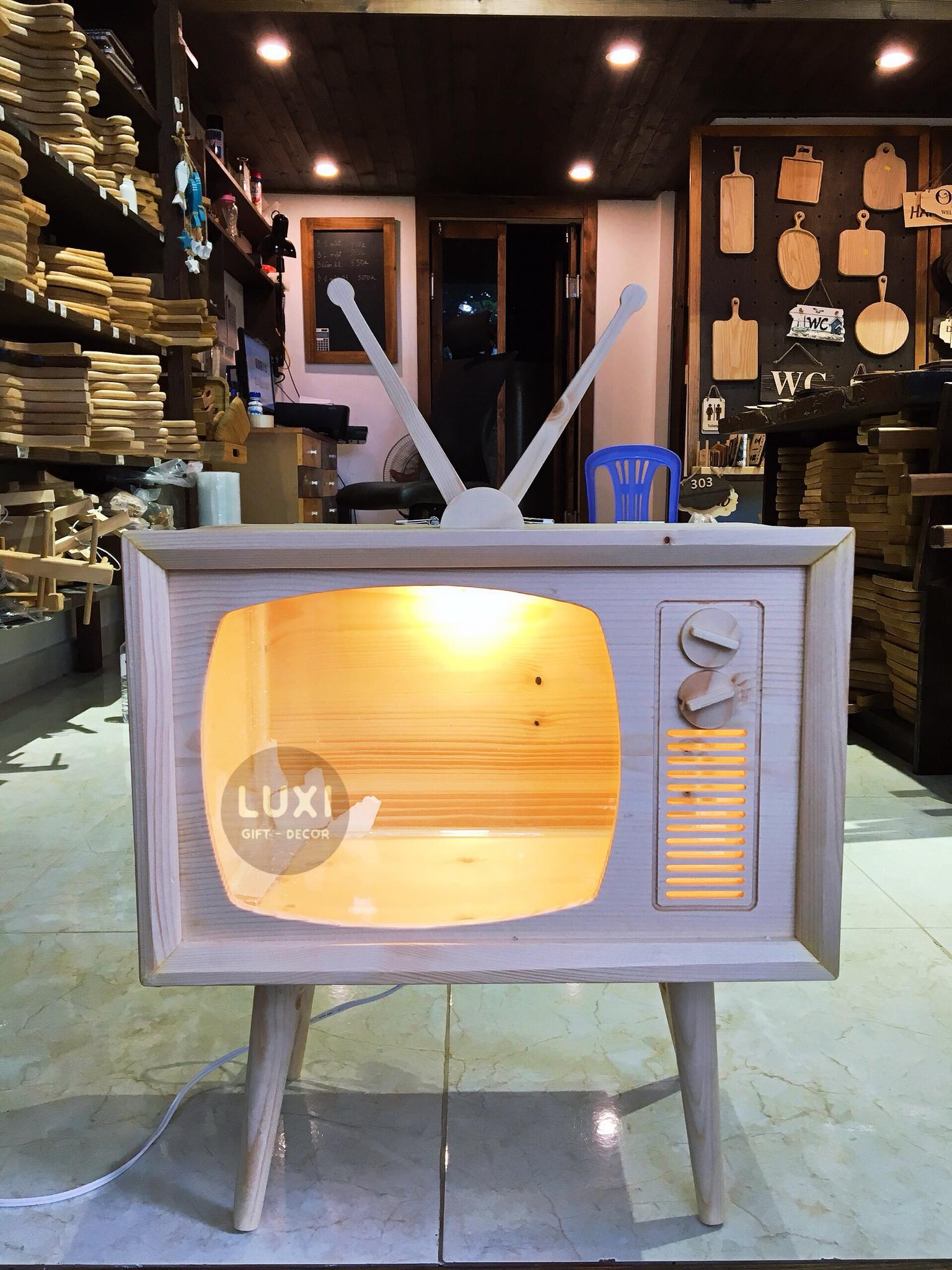 LUXI decor Bể cá cảnh mô hình TV vintage độc đáo