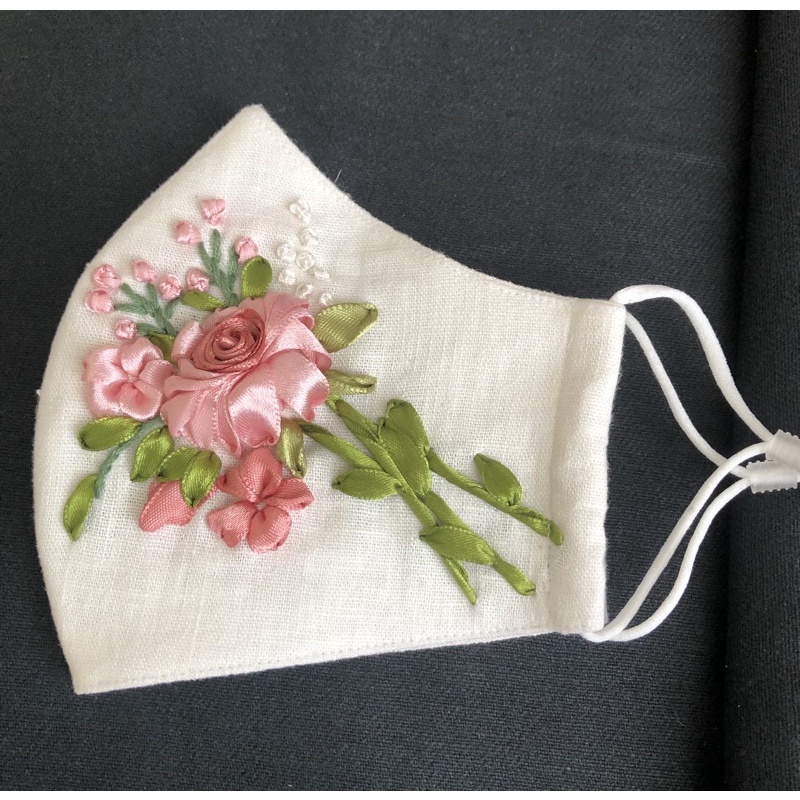 Khẩu trang thêu tay vải linen