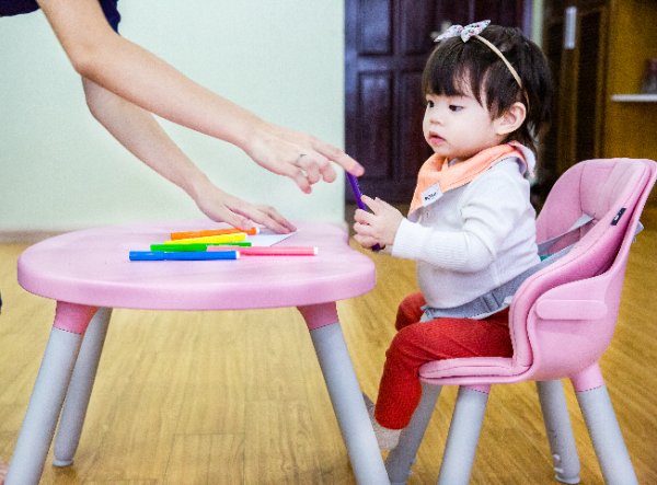 GHẾ ĂN DẶM EVENFLO PEANUT 3-IN-1 DEEP OCEAN / MISTY ROSE