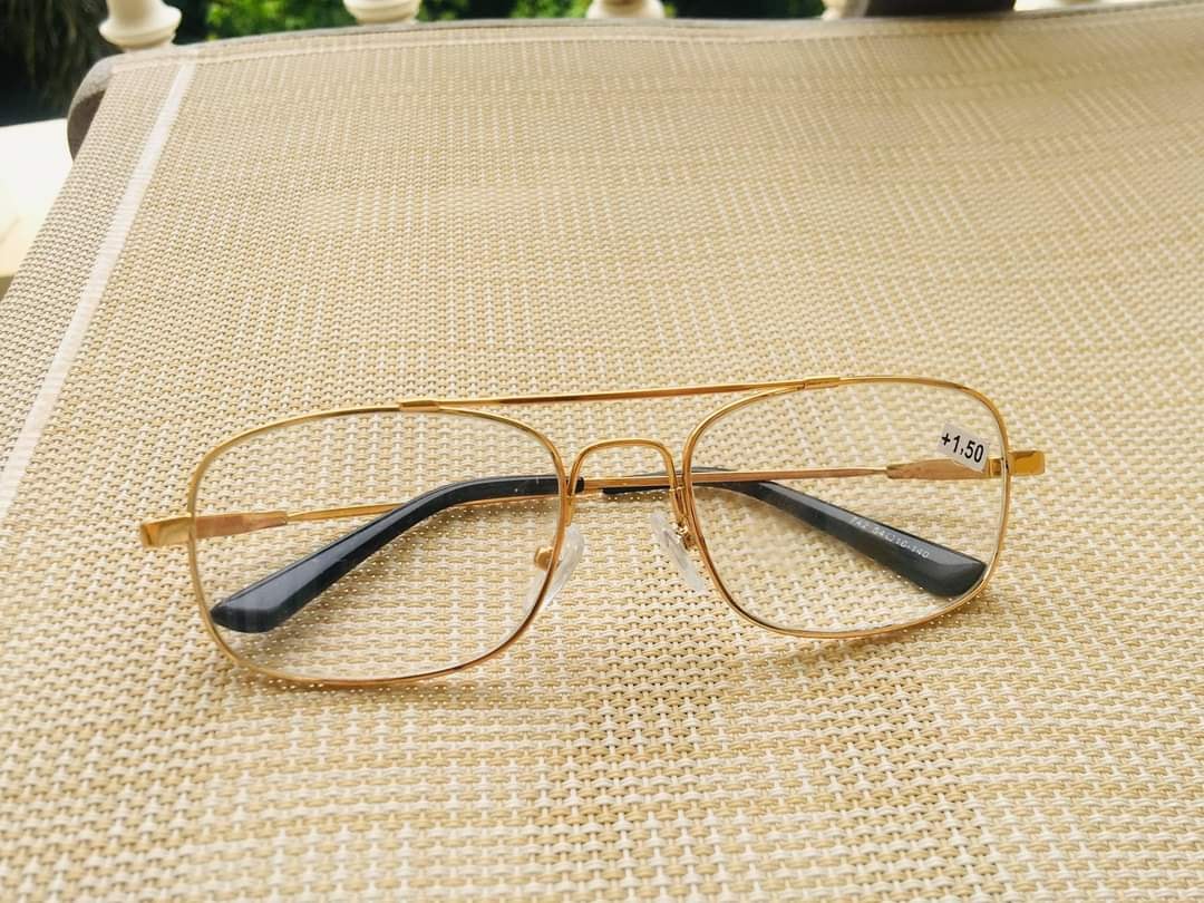 Kính đọc sách gọng dẻo titan tròng thủy tinh có độ từ 0.5-4.0 độ tặng hộp đựng và khăn lau kính