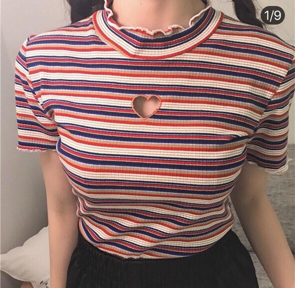 Áo crop top sọc ngang Cut out tim