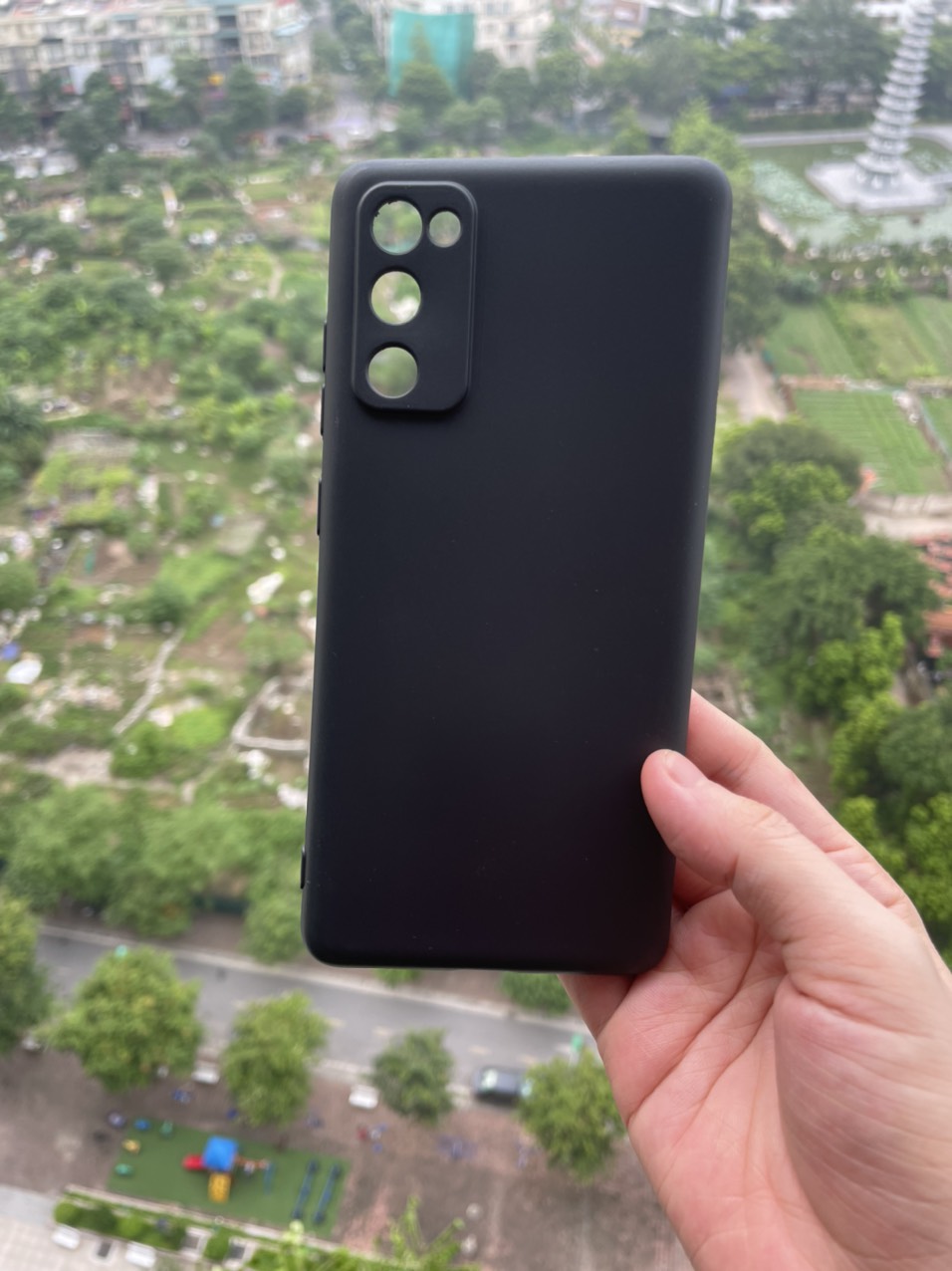 Ốp lưng dẻo Samsung Galaxy S20 FE khoét mắt camera ( đen)