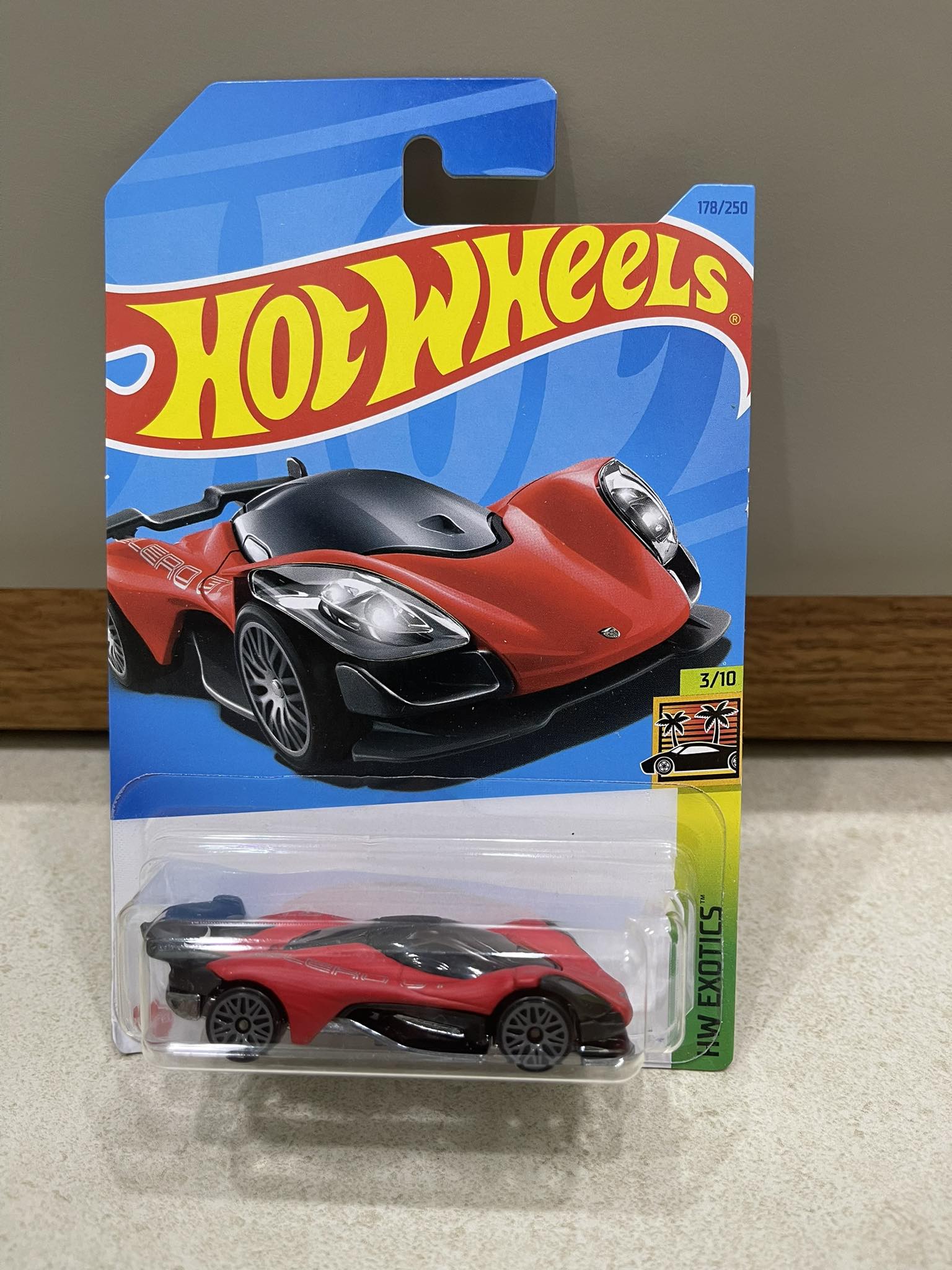 Xe mô hình đồ chơi cơ bản Hotwheels 1:64 - Xe đồng gia 55k/xe