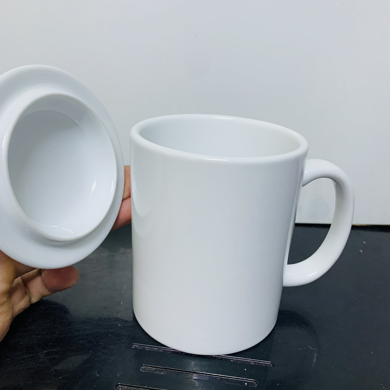 LY Cốc sứ trắng có nắp đậy Minh Long HKM