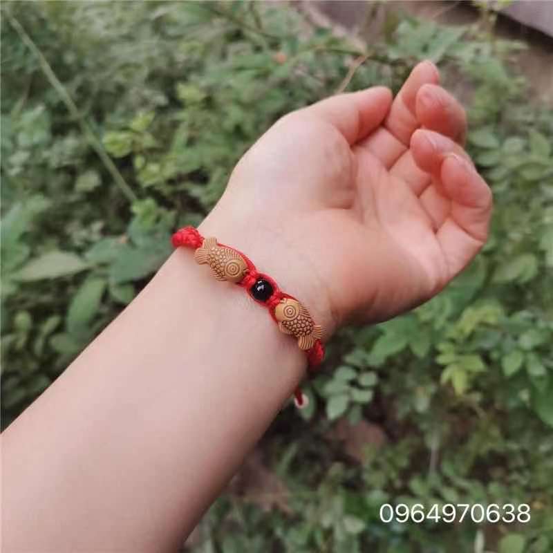 Vòng Tay Chỉ Đỏ Hình Cá May Mắn