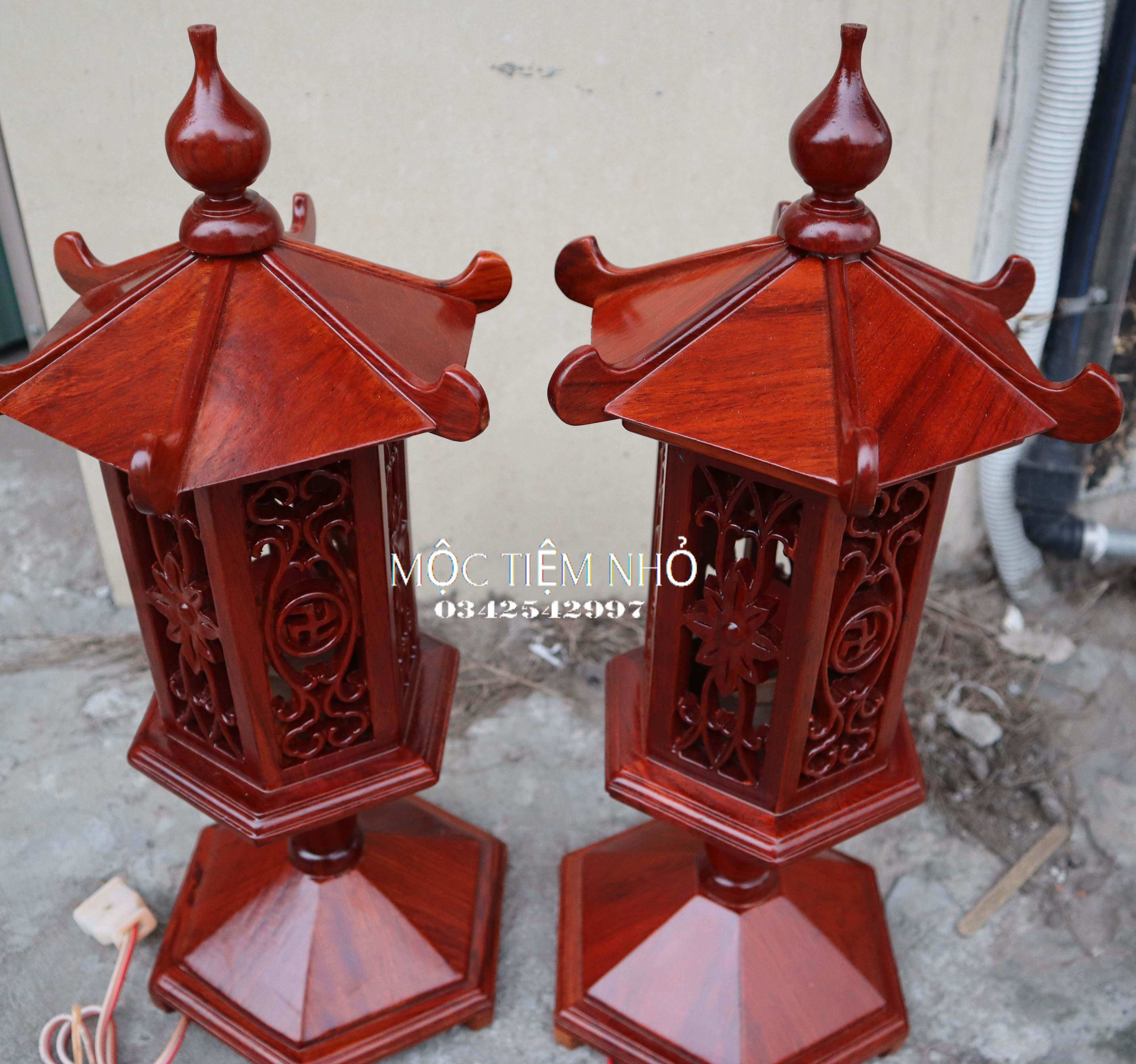 Cặp đèn gỗ hương đôi đèn thờ cây gỗ cao 48cm