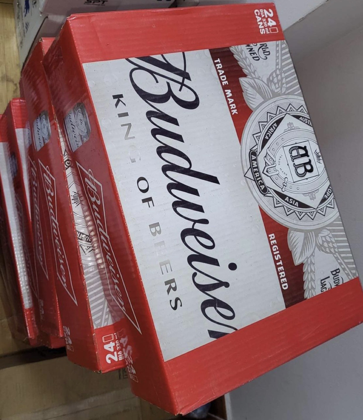 Thùng 12 lon bia budweiser 330ml