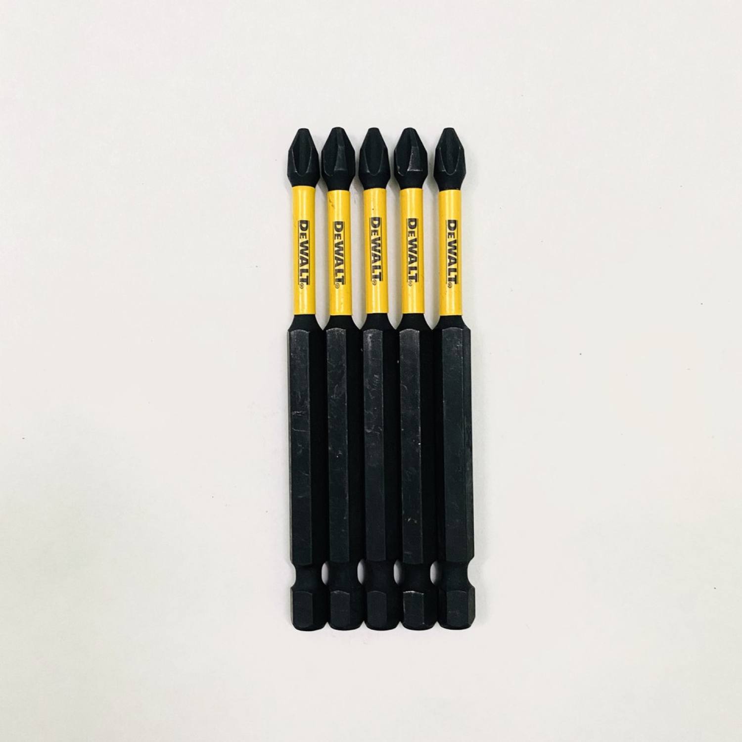 Mũi vít DeWalt PH2 chất liệu thép đen cao cấp