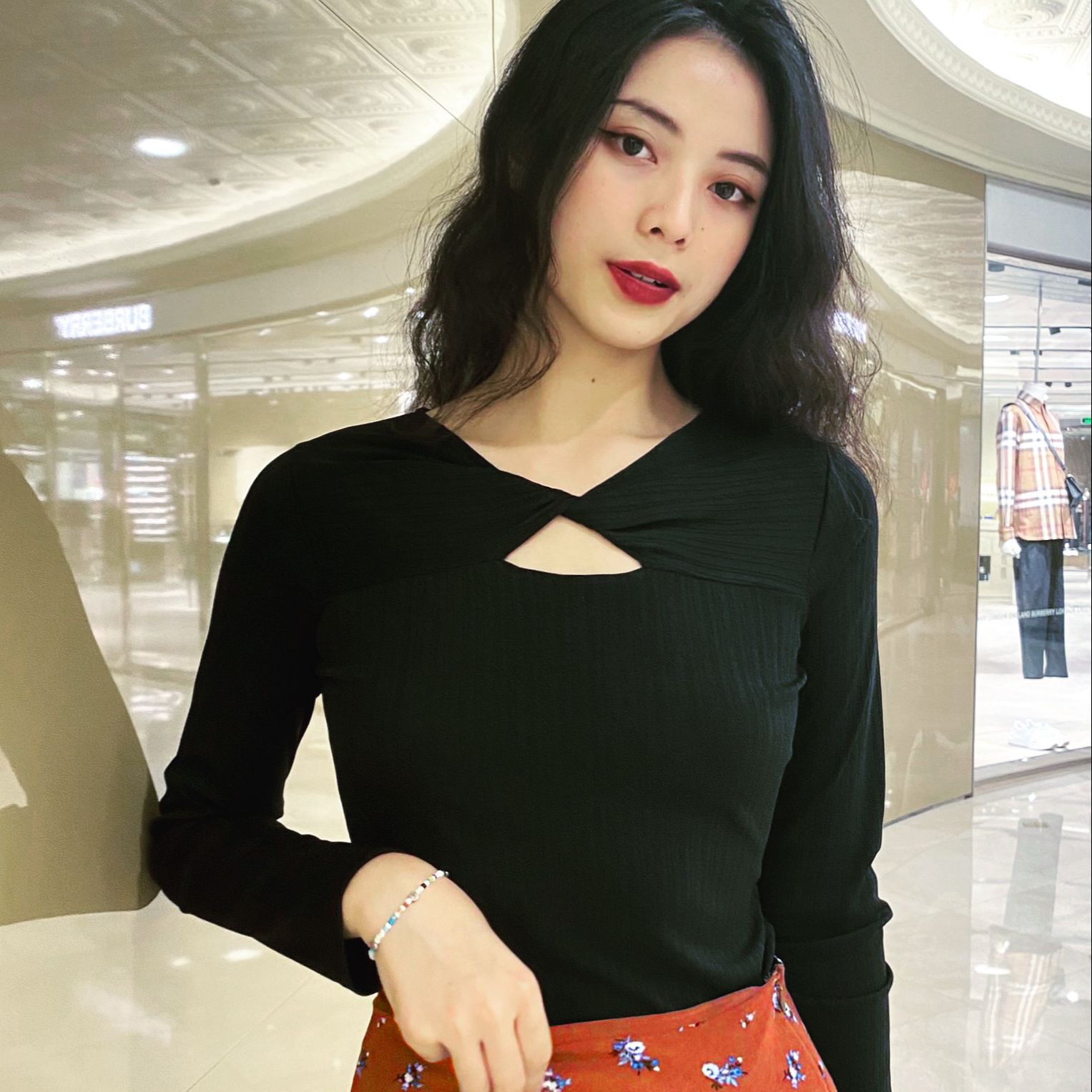 Maiimer - Áo thun cut out xoắn cổ Helen