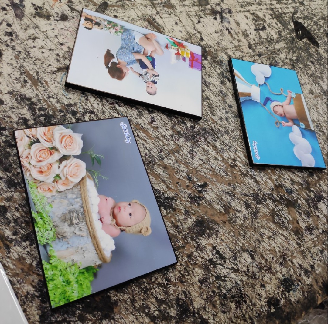 Ảnh ép gỗ in lụa cỡ 13x18 cm.
