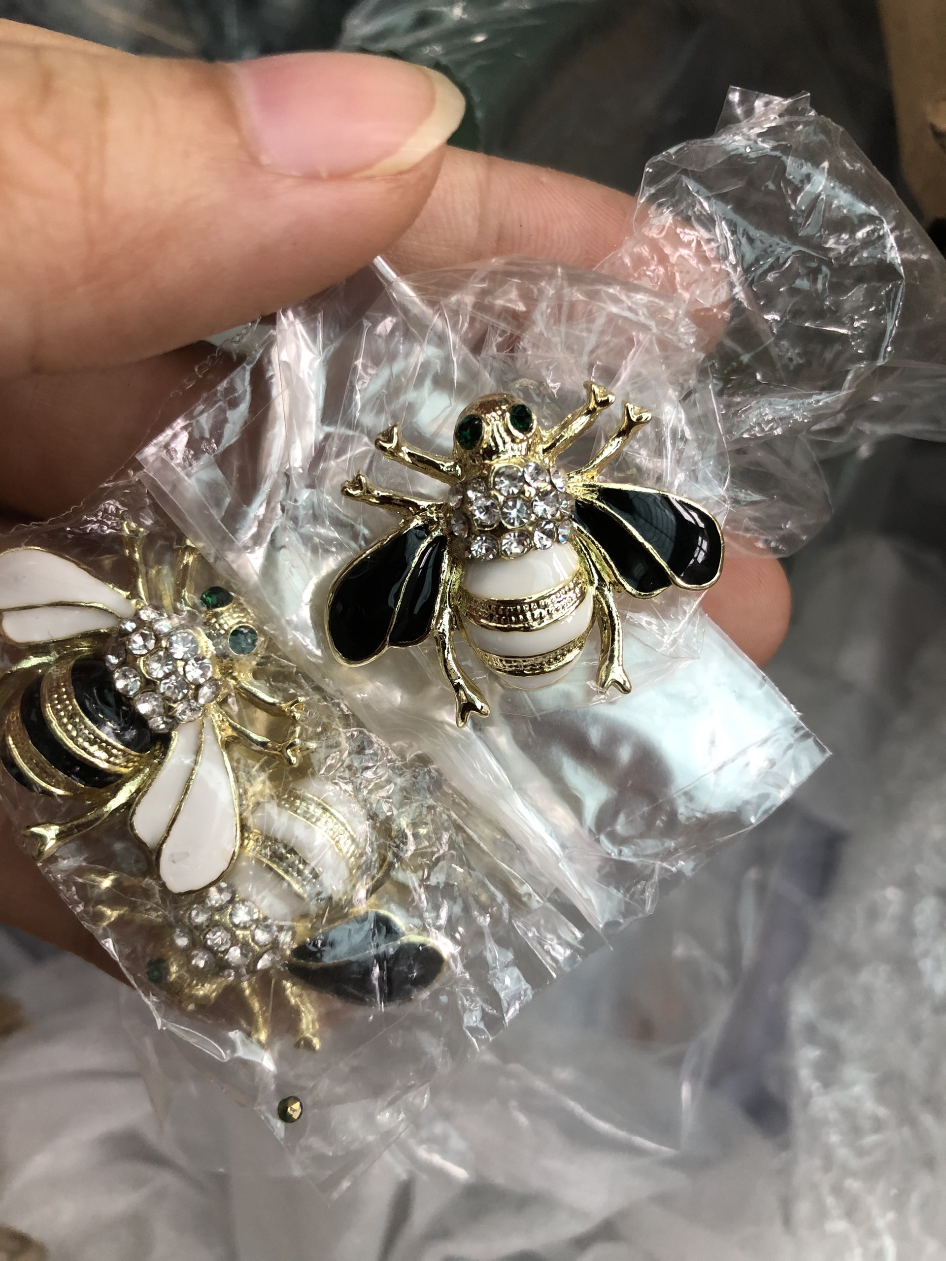 Mạc ong đính đá 25k/ con