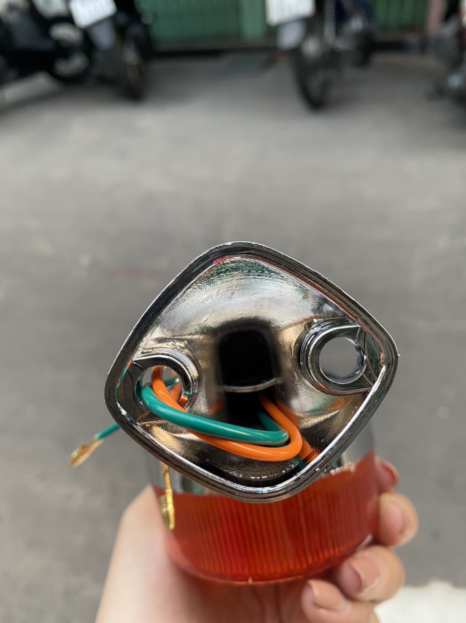 CẶP XI NHAN SAU XE CUB 86 ( HÀNG ĐẸP ) - ĐẾ NHỰA XI BÓNG