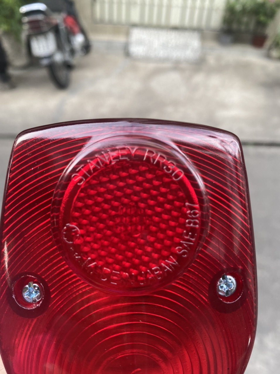 ĐÈN HẬU XE CUB 81