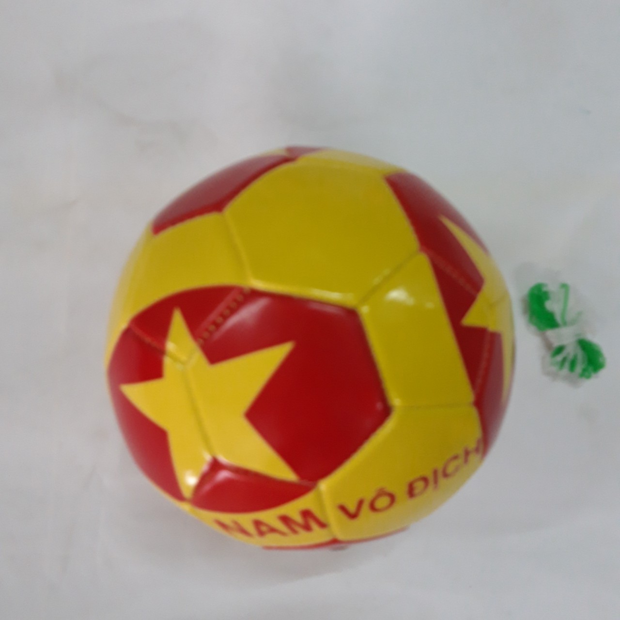 quả bóng đá số 2 siêu phẩm cờ đỏ sao vàng(tặng kèm kim túi lưới)