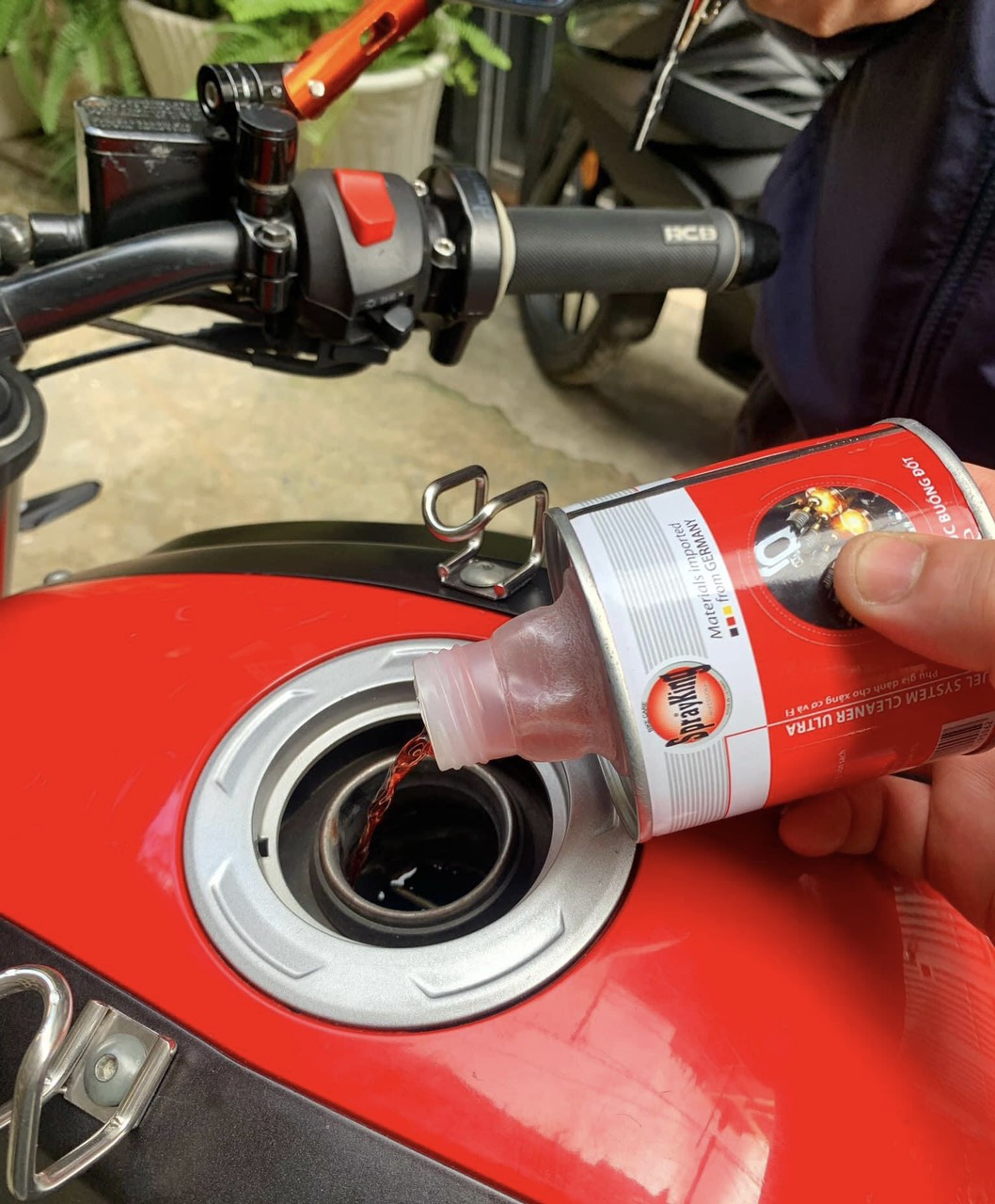 [HCM]Lon phụ gia SPRAYKING Vệ Sinh Buồng Đốt