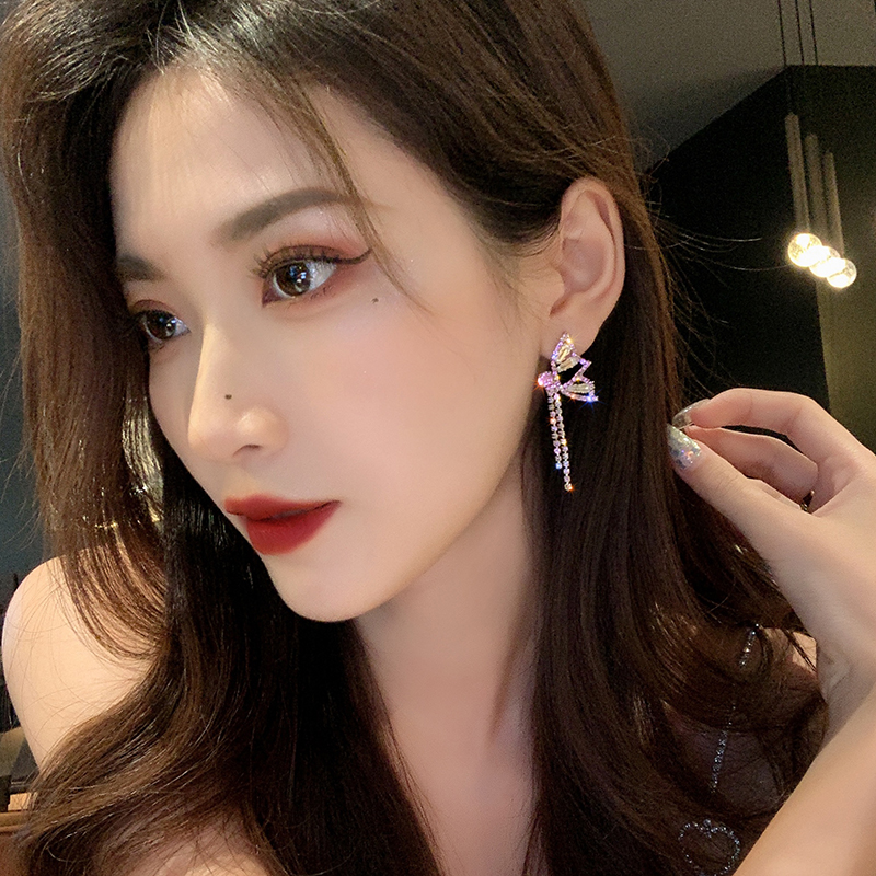 Bông tai hồ điệp đính đá lấp lánh tua rua BT204
