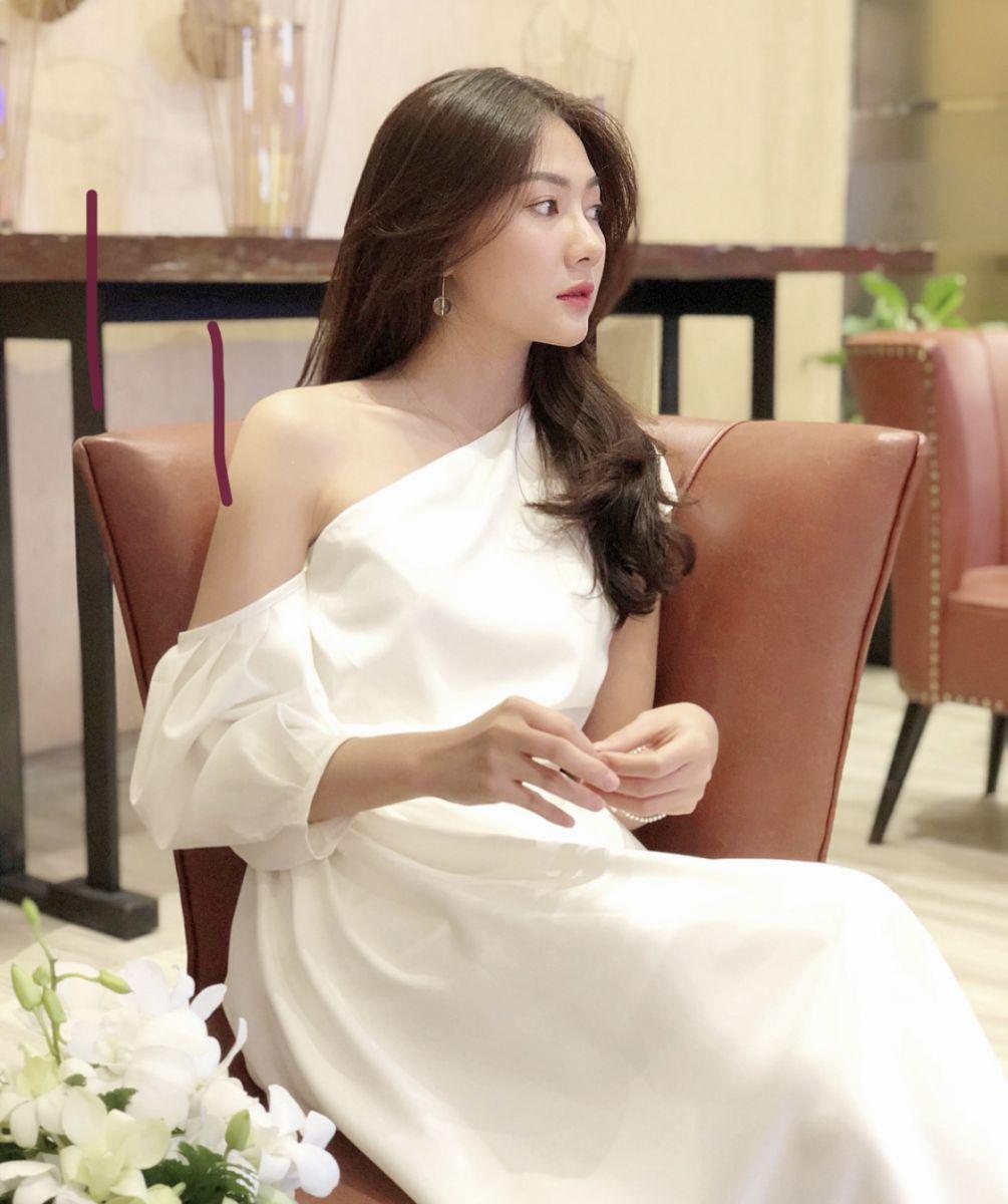 ĐẦM LỆCH MỘT BÊN TAY CỔ XÉO(TRẮNG)