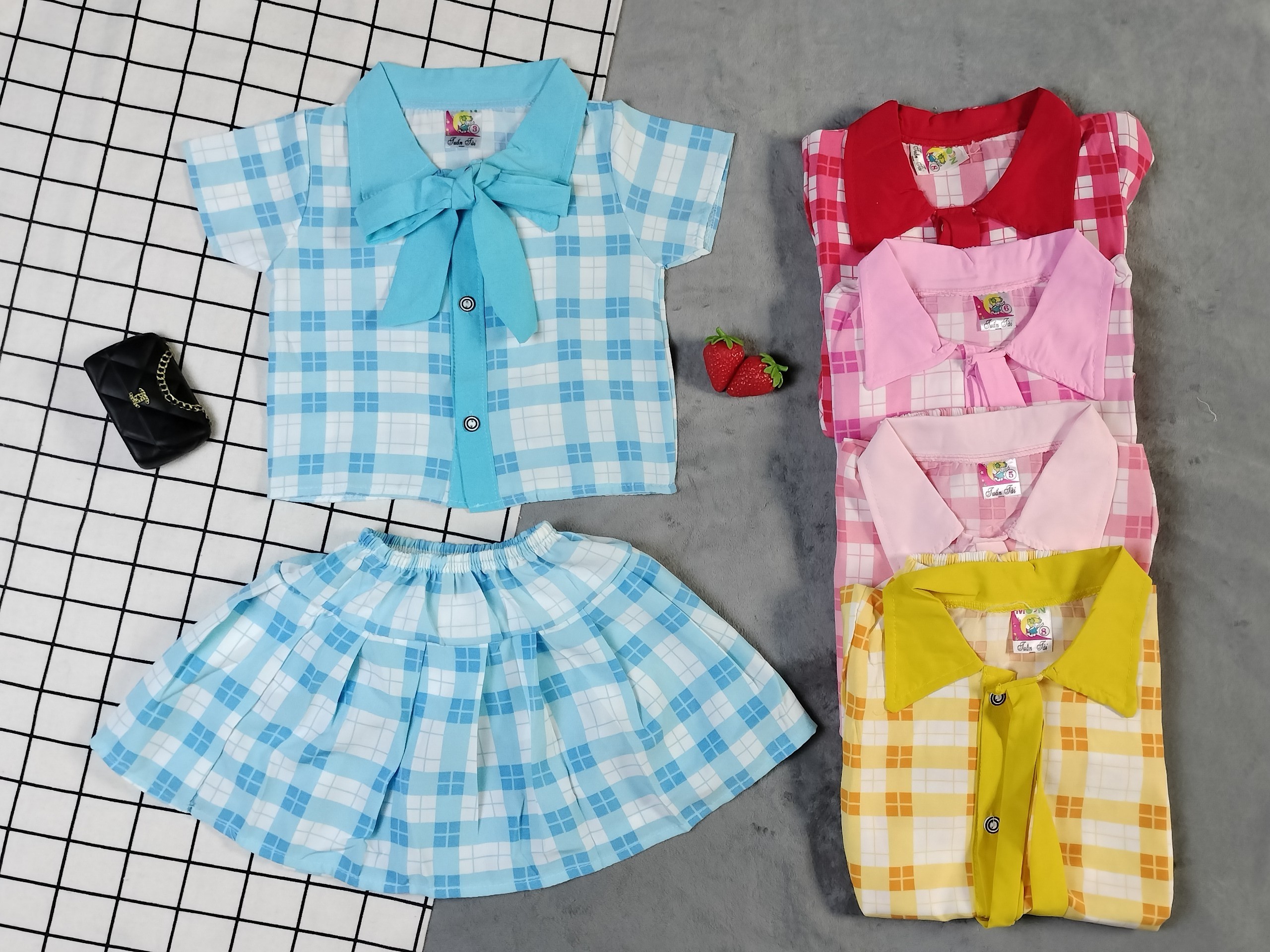 Set Áo Kèm Chân Váy  Lụa Bé (có quần lót trong) (giao màu ngẫu nhiên)