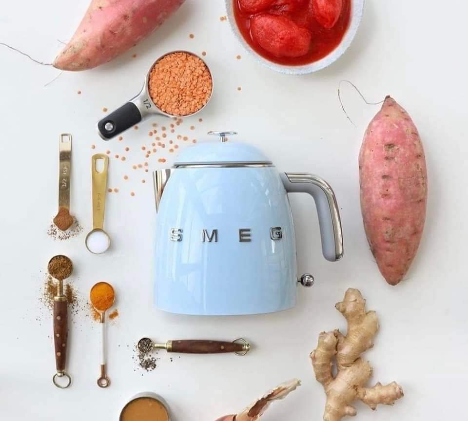 Ấm siêu tốc SMEG KLF05 mini 0,8 lit
